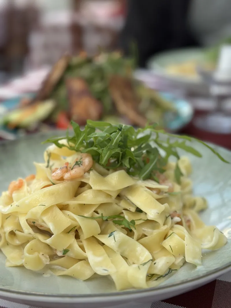 Tagliatelle mit Garnelen und Rucola